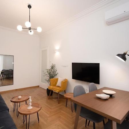 Vibrant Urban Getaway: Charming 2-Bedroom Near Bars, Parks, And Metro Aten Exteriör bild